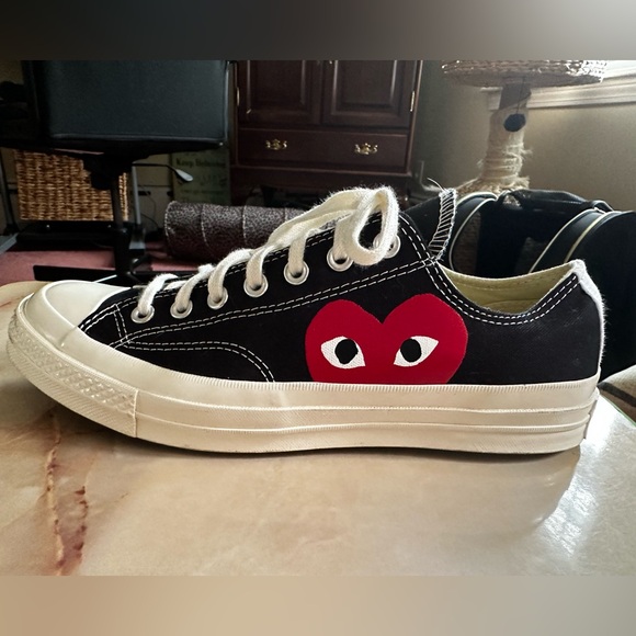 New COMME DES GARÇONS PLAY
CHUCK TAYLOR ALL STAR LOW TOP (Unisex Size 9) - Picture 1 of 6